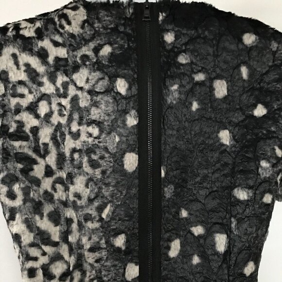 BCBGMaxAzria flattering textured tulum black/grey fun faux fur fitted top, xxs - Picture 3 of 16